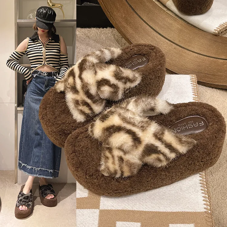 厚底豹纹交叉毛毛拖2024款网红时尚潮流外穿高级感底轻便防滑毛拖