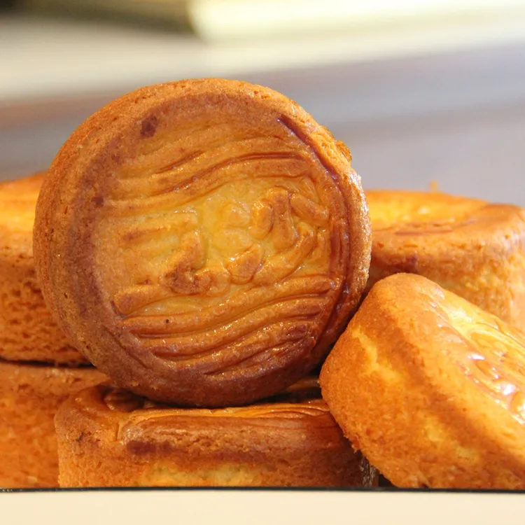 多口味无蔗糖蛋月烧东北老式月饼酥皮翻毛红豆沙馅料松软厚皮广式