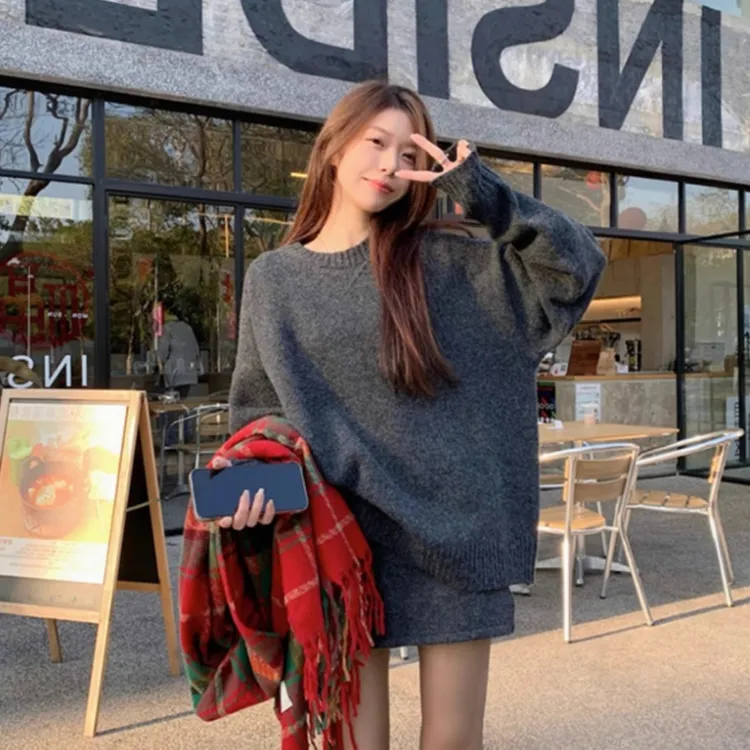 灰色慵懒风圆领毛衣女宽松软糯针织衫秋冬加厚两件套装包臀半身裙