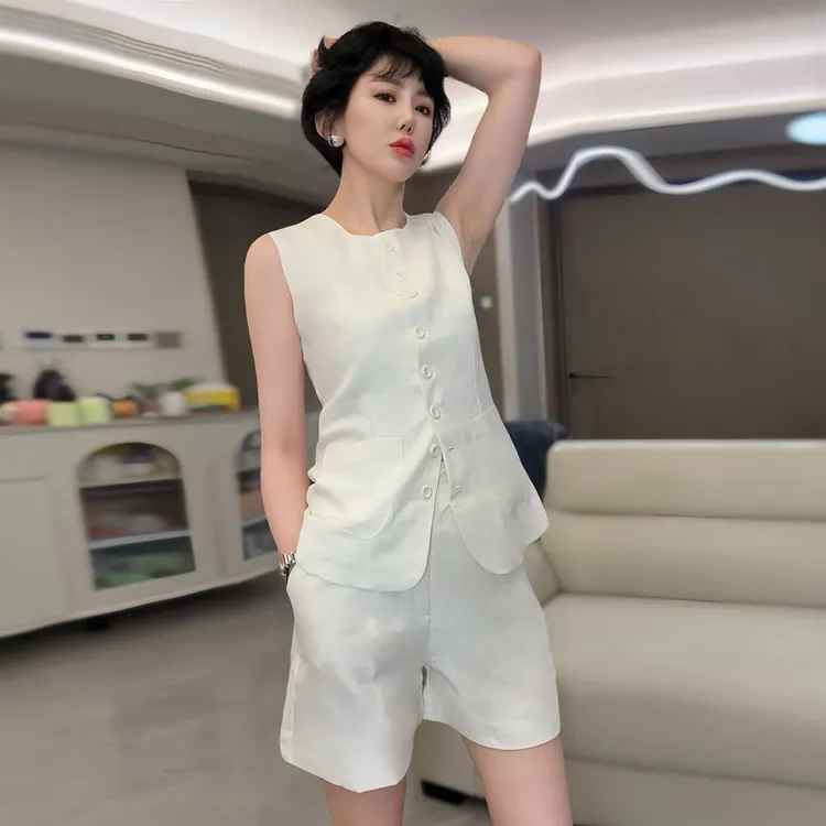 女夏时尚简约休闲套装女夏新款无袖小香风马甲背心阔腿短裤两件套