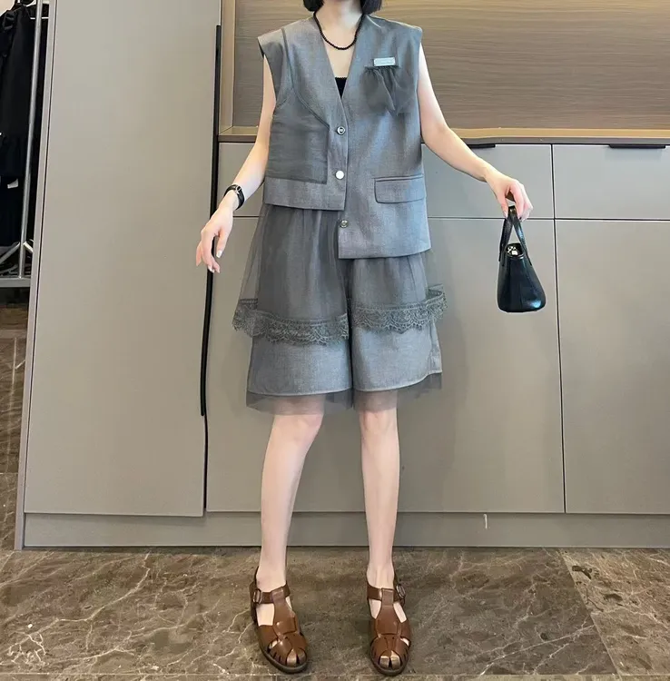 米可/MK-2541LJ【拼网纱V领无袖上衣+中裤套装】时尚夏季新款套装