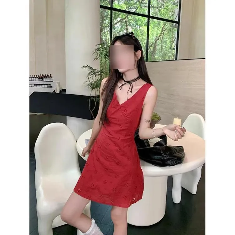 法式少女感红色v领无袖背心连衣裙子女夏季纯欲新款海边