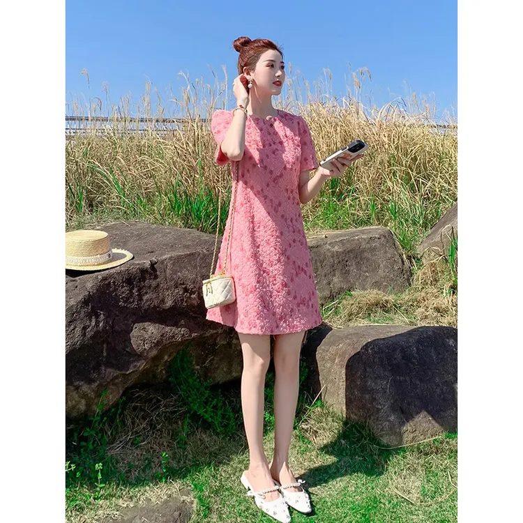 2025夏季新款刺绣裙子洋气小众时尚设计感重工立体花粉色连衣裙女
