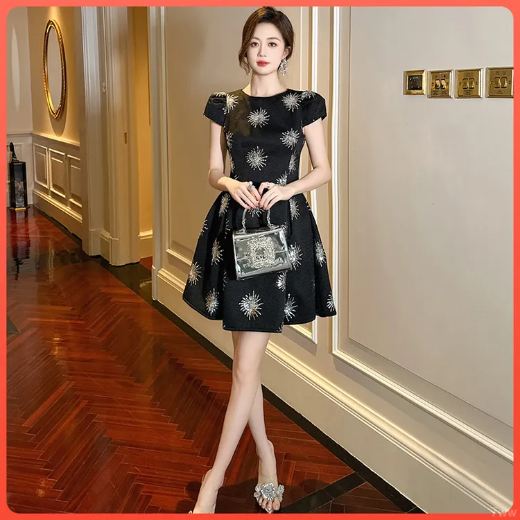 女夏季2025新款高级感亮片黑色百褶裙小个子短裙子重工高级感轻奢