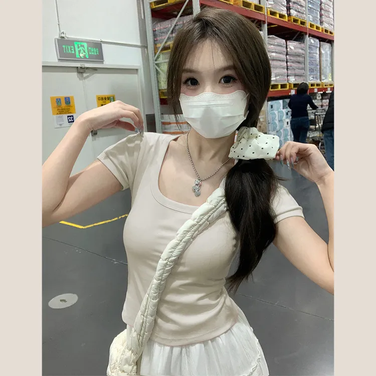 短款正肩t恤美式短袖女夏季白色大U领口半袖2025新款修身方领上衣