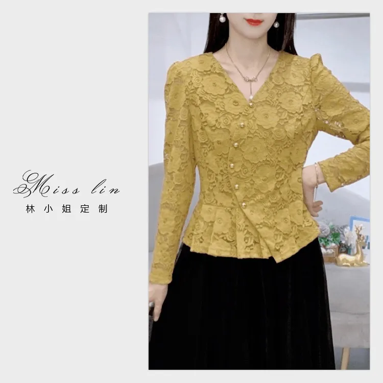 蕾丝复古优雅气质大码设计感宽松V领百搭女洋气减龄打底小衫D1547