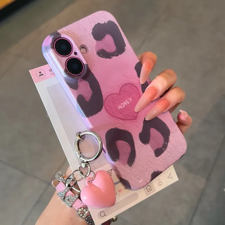 欧克里里粉爱心豹纹爱心挂件适用苹果17/16手机壳华为oppo小米15