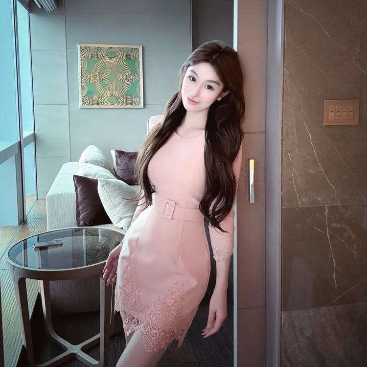 WW定制「首尔记忆」气质法式修身小众包臀显瘦轻奢时尚设计感连衣裙