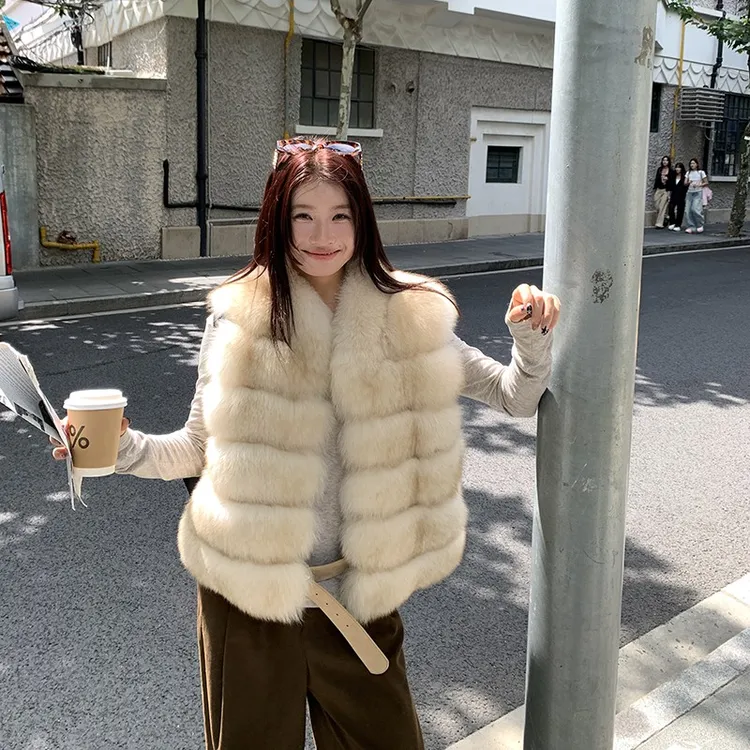 韩茵茵 霜色进口真狐狸毛皮草马甲背心短款整皮背毛2025新款年轻