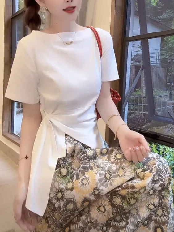 法式高级感气质百搭显瘦时尚圆领短袖T恤女设计感不规则褶皱上衣