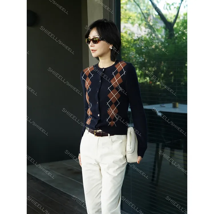 SHIIEELL【法曼学院】高智风全绵羊毛定染菱格圆领排扣开衫ZH968