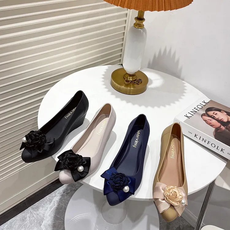 夏季女士雨鞋新潮款塑料雨鞋女ins潮外穿坡跟花朵果冻鞋成人防滑