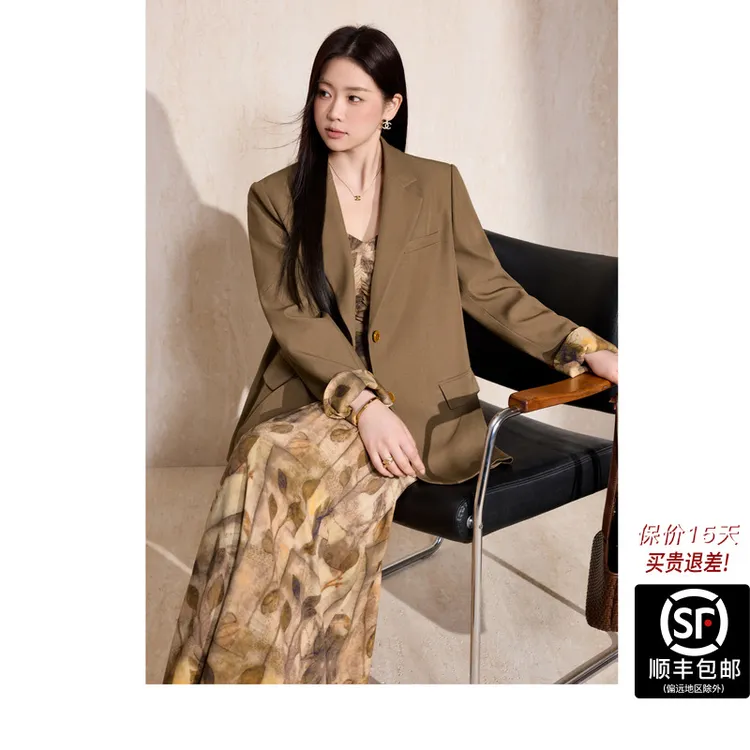 蓝语大码女装复古优雅咖色廓形西装外套搭配吊带连衣裙两件套爱了