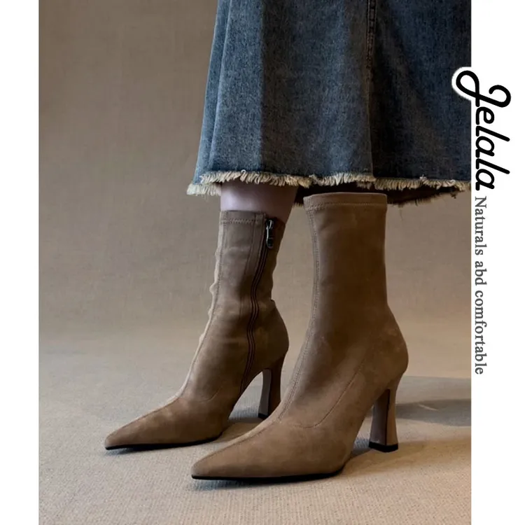 JELALA·复古棕色尖头中跟瘦瘦靴秋冬新款显高舒适百搭女靴A236