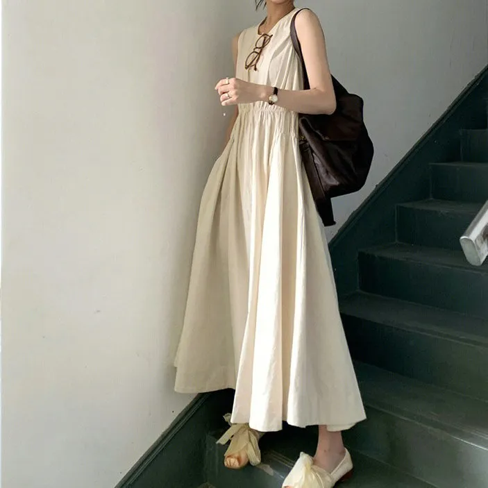 茶歇法式无袖背心连衣裙女夏季海边度假风收腰气质a字沙滩长裙子