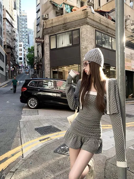 早秋套装纯欲慵懒风女装辣妹风拼接波点抹胸连衣裙短款气质开衫