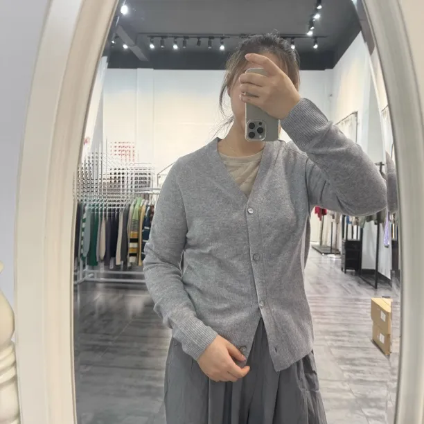 针织V领纯色薄款花灰色纯羊绒开衫简约百搭春秋冬款