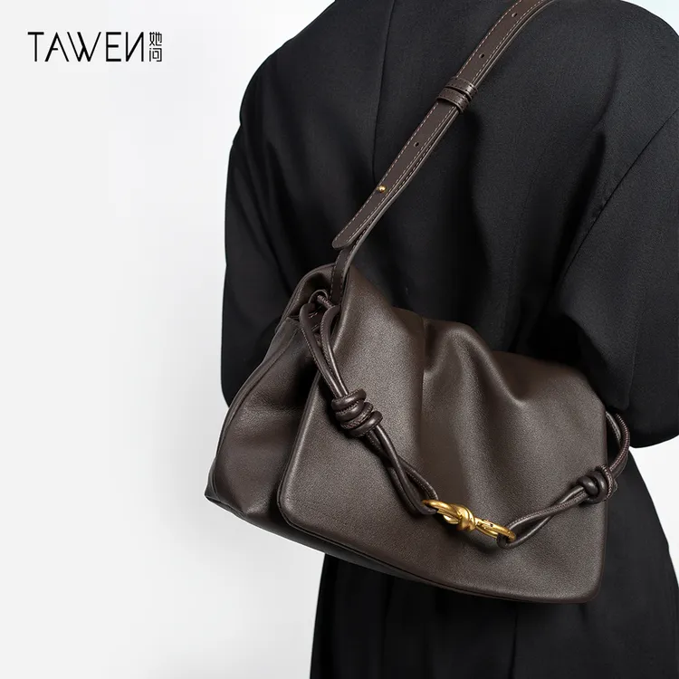 2025秋冬新款头层牛皮托特包女单肩斜挎包通勤慵懒感大容量云朵包