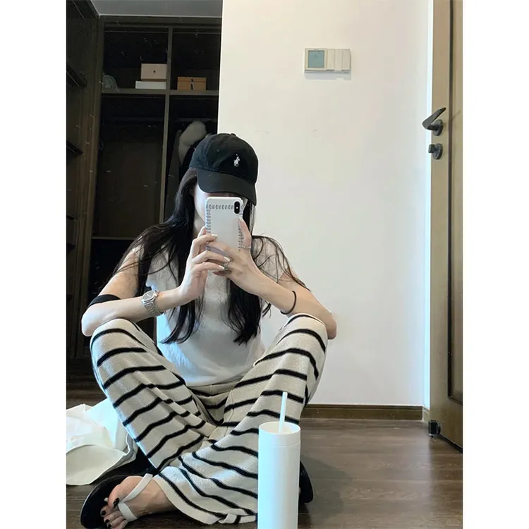 休闲简约风圆领白色短款上衣女显瘦百搭高腰垂感条纹休闲裤两件套
