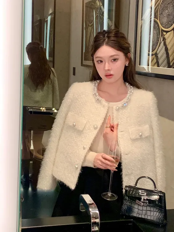 905秋季法式珍珠领白色小香风外套女短款富家千金毛毛外套雅丹风