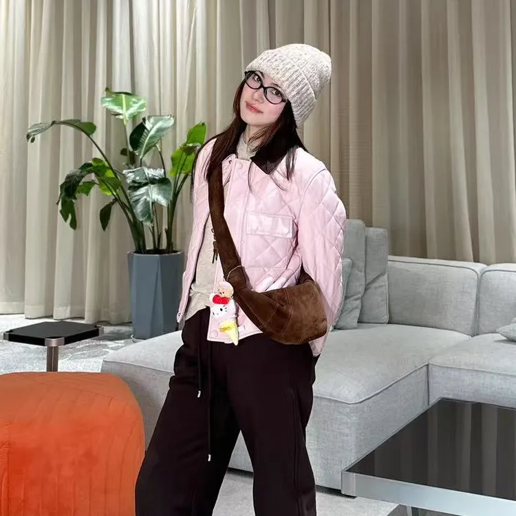 PM王囡囡 “浅樱菱格纹” 拼色领菱格外套 NC1D0945