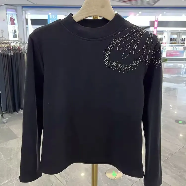 重工蝴蝶烫钻圆领宽松长袖中老年妈妈秋冬打底衫上衣