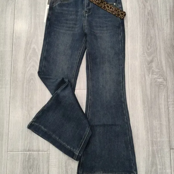 秋冬新款加绒高腰修身显瘦百搭微喇牛仔裤女