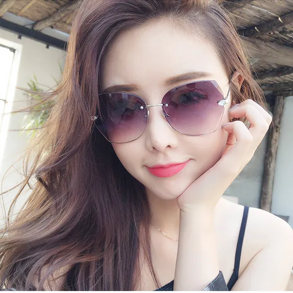 2021新款韩版网红街拍太阳镜女潮圆脸防紫外线眼镜水钻开车墨镜