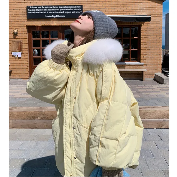 今年流行奶黄色小个子羽绒服外套女2024冬季新爆款韩版宽松白鸭绒