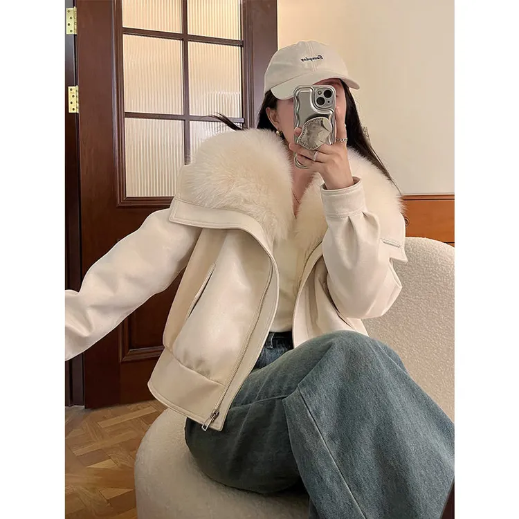 海宁2025冬季新款时尚白狐狸毛女海军领短款白鹅绒年轻款百搭外套