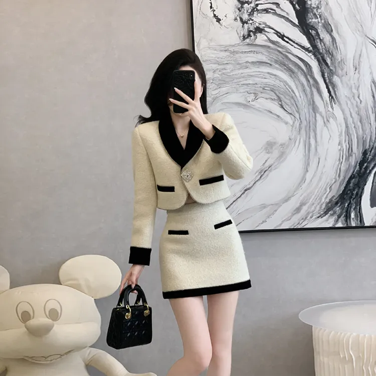 富家干金轻熟小香风名媛高级外套女韩系半身短裙深冬装搭配一整套