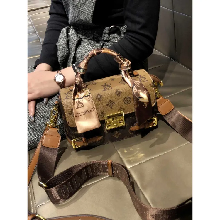 百搭包包女2025新款气质斜挎包秋季女士真皮手提小包单肩小方包潮