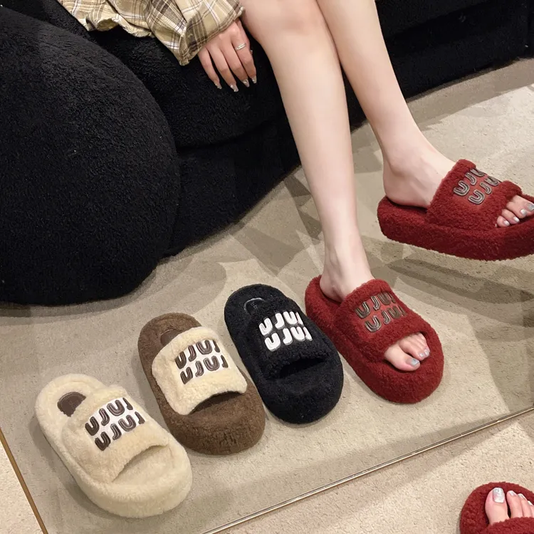 厚底毛毛拖鞋女秋冬外穿2024新款舒适高级感懒人一脚蹬字母棉拖鞋