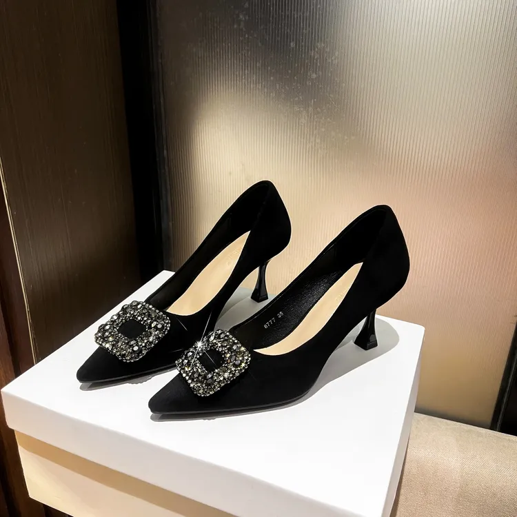法式尖头水钻高跟鞋女秋季2025新款细跟舒适软底黑色气质职业单鞋