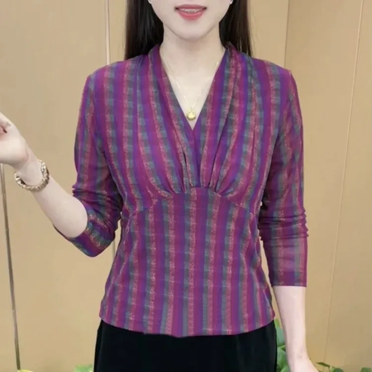 2025秋冬新款时尚V领洋气格子气质妈妈装显瘦女士长袖打底衫上衣