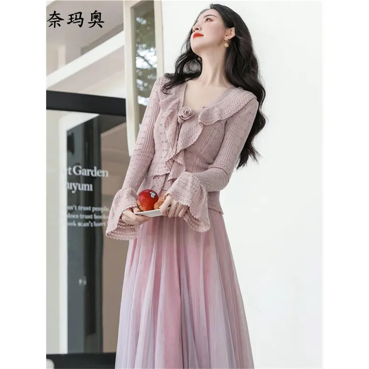 温柔系穿搭秋冬超仙奶甜公主裙针织开衫吊带半身裙今年流行三件套