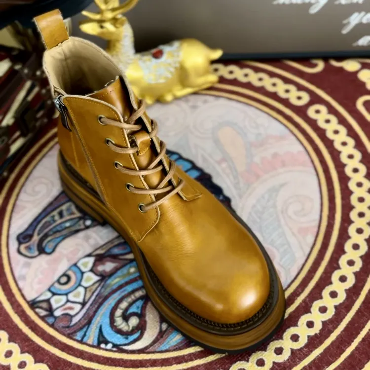 男士休闲马丁靴复古时尚英伦风圆头真皮厚底秋冬系带男靴舒适百搭