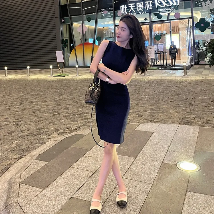 2025夏季新款浪漫柔情冰丝无袖别致外穿显瘦包臀针织背心连衣裙女