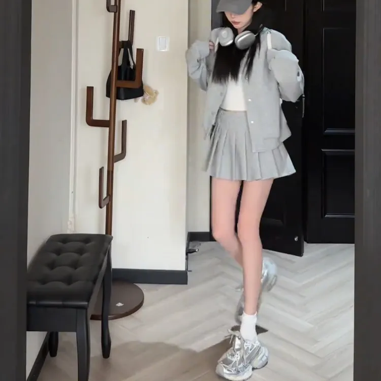 早春新款美式时尚宽松休闲显瘦夹克卫衣配高腰百褶短裙学院风套装