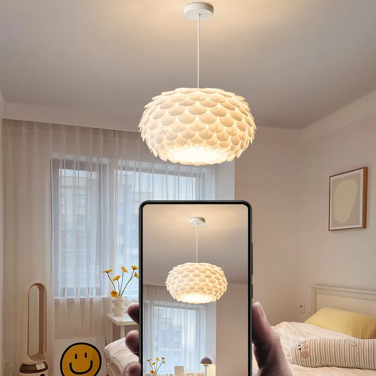 鱼鳞卧室灯北欧现代简约羽毛儿童房灯具网红温馨主卧房间吸顶吊灯