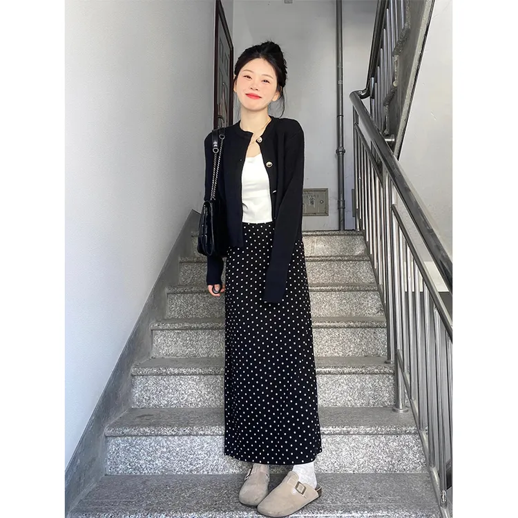 大码时尚套装女秋冬季长裙针织开衫胖MM包臀波点半身裙时尚两件套