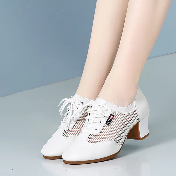 软皮夏季跳舞鞋女新款户外时尚交谊舞鞋广场舞鞋透气水兵舞鞋