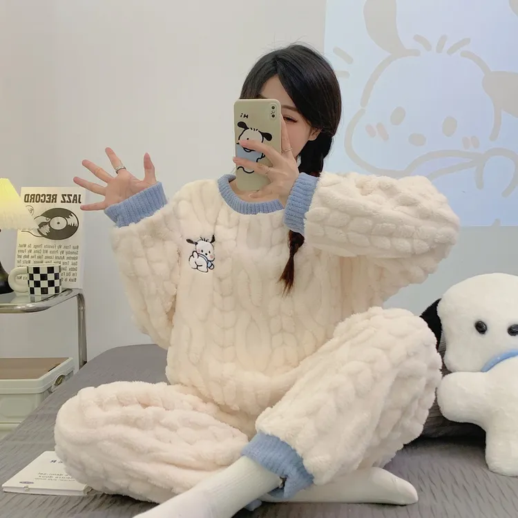冬季新款珊瑚绒款圆领套头可爱卡通睡衣女加绒加厚甜美家居服外穿