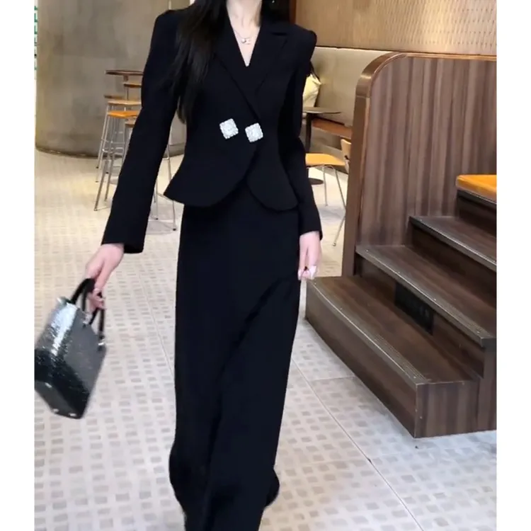 优雅气质外套女2025春秋新款时尚别致设计感修身V领长袖+半身裙