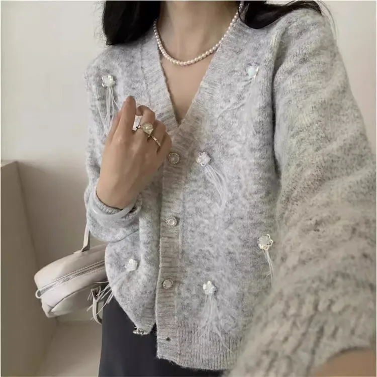 2024法式温柔风小众钉珠羽毛设计感针织衫甜美V领气质毛衣开衫女