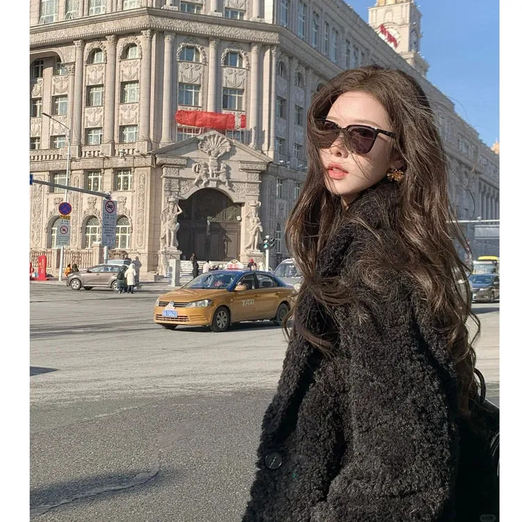 黑色复古加厚气质西装领毛毛外女2025秋季新款宽松保暖慵懒风上衣