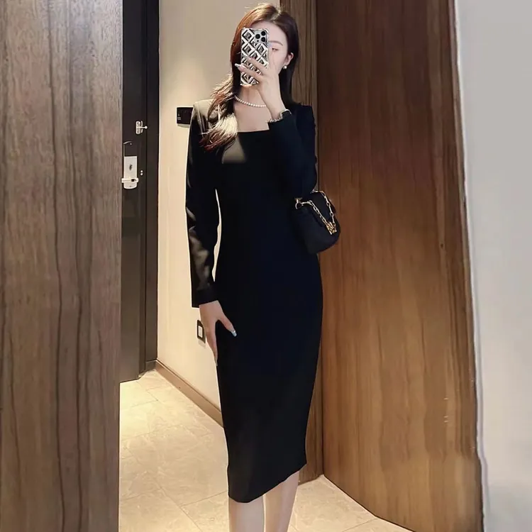 商场同款黑色法式时尚2024秋季百搭方领修身显瘦长袖气质连衣裙女