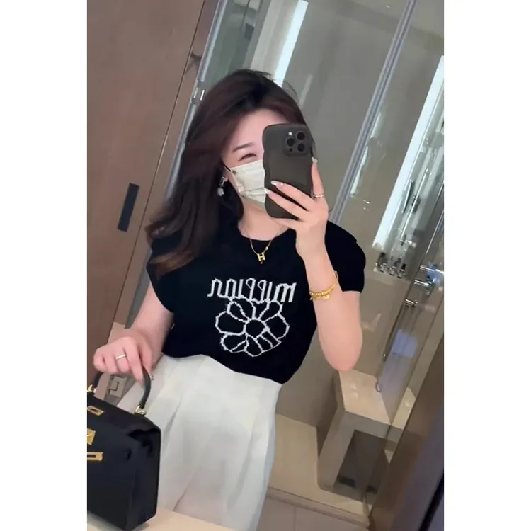 QDB15340夏季薄款洋气减龄法式泡泡袖短袖针织女+休闲短裤两件套