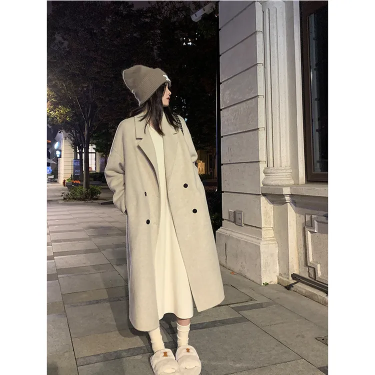 2025冬季新款v领法式轻熟风高级感宽松时尚气质名媛针织连衣裙子