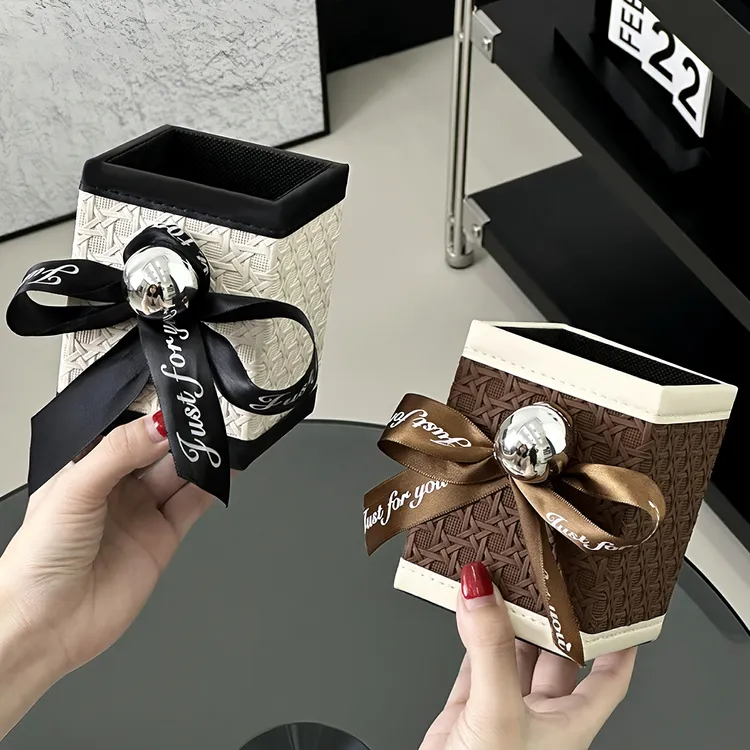 轻奢风高颜值创意多功能桌面化妆刷品收纳桶皮质笔筒遥控器收纳盒